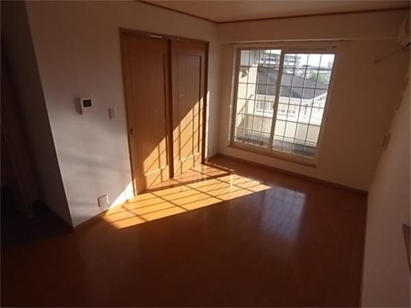 ネーベルベルク壱番館 リビング