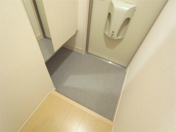 エルスールJ 玄関