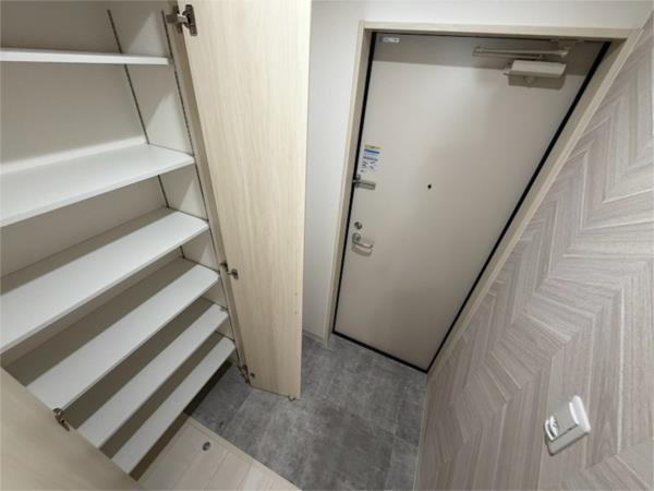 クリエオーレ元浜町 玄関