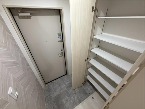 クリエオーレ元浜町 玄関