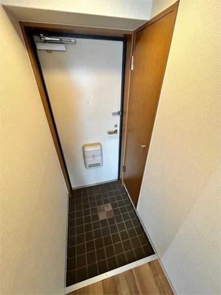 Y’sコート蘭びっく 玄関