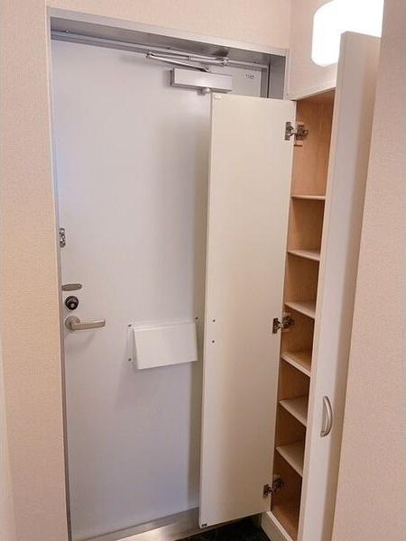レオパレスたか 玄関
