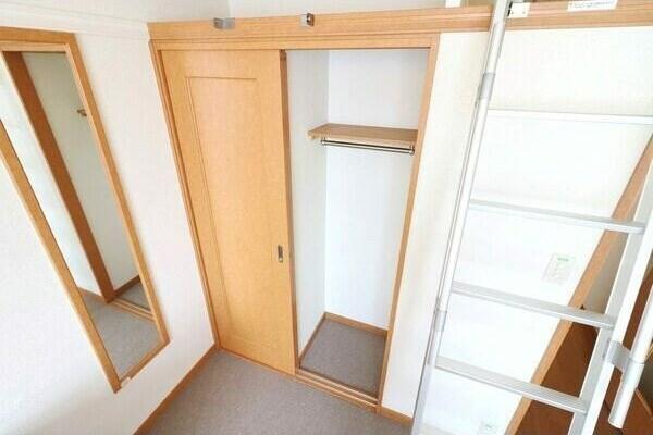 レオパレスカサグランデ 収納
