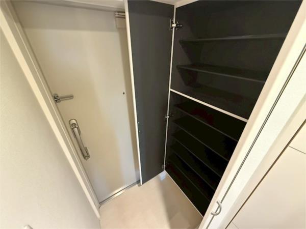 グランリール 玄関