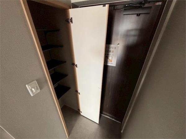 レーヴメゾン出屋敷 玄関