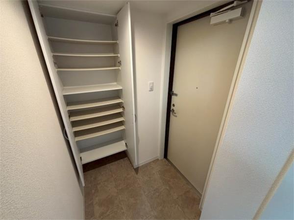 リヴァージュ尼崎 玄関