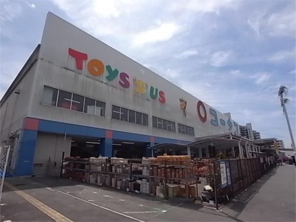 ﾎｰﾑｾﾝﾀｰｺｰﾅﾝ ｼﾞｪ-ﾑｽ山店：2064m