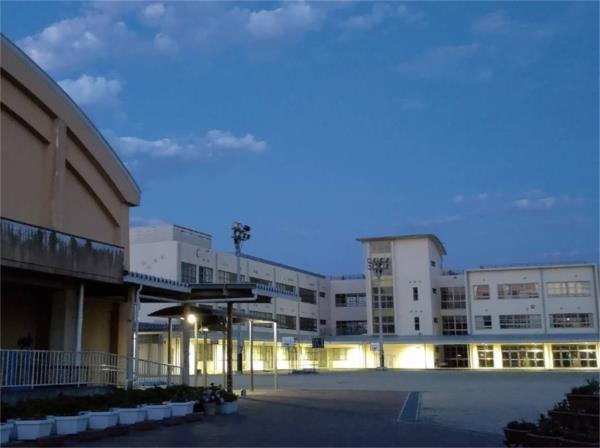 尼崎市立立花小学校：330m