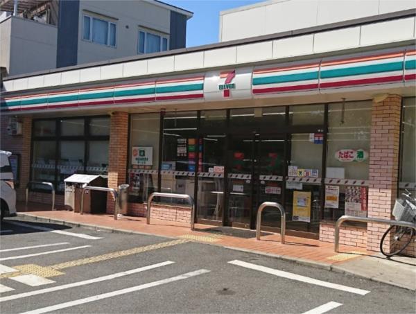 セブンイレブン 尼崎園田学園前店：82m