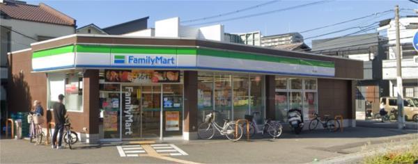 ファミリーマート 常光寺店：743m