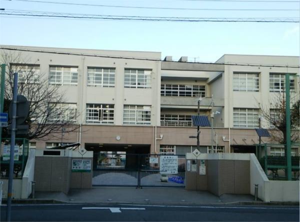 尼崎市立難波小学校：334m