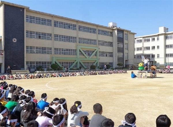 尼崎市立園和北小学校：918m