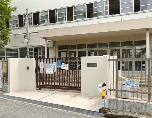 尼崎市立潮小学校：96m