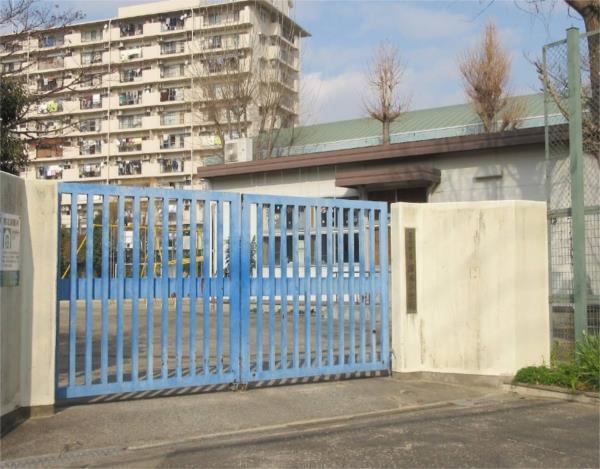 尼崎市立浦風小学校：3071m