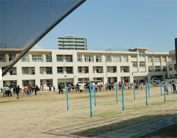 尼崎市立長洲小学校：291m