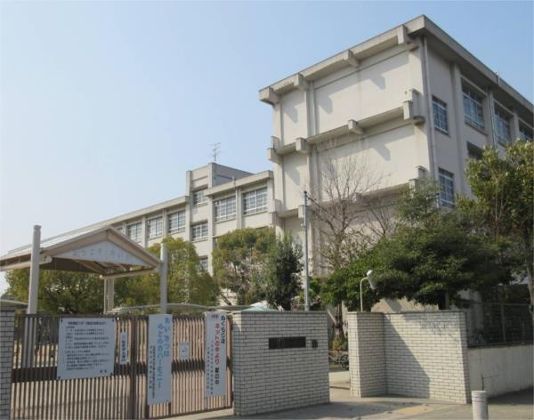 尼崎市立名和小学校：364m