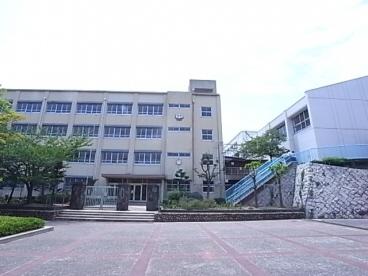 高倉中学校：582m