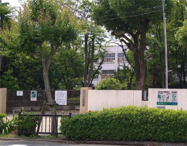 尼崎市立成徳小学校：497m