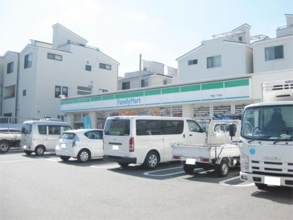 ファミリーマート 竹島二丁目店：298m