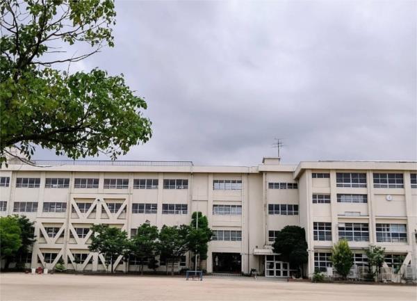 尼崎市立立花南小学校：614m