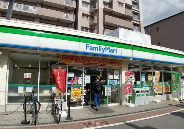 ファミリーマート 加島駅東口店：403m