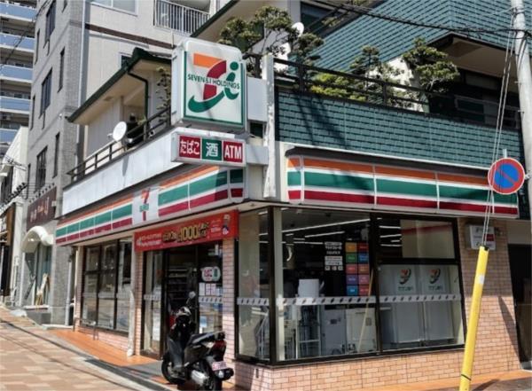 セブンイレブン 神戸新在家駅前店：9m