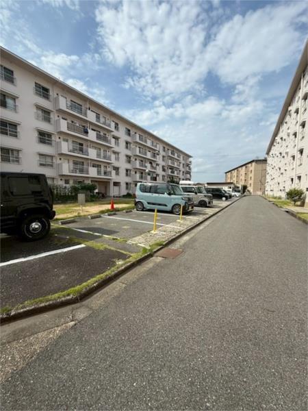 神陵台厚生年金住宅5号棟 駐車場