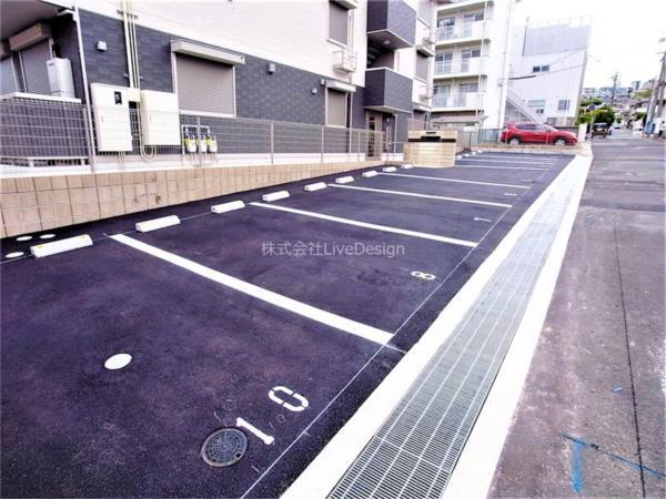 K‘sハピネス 駐車場