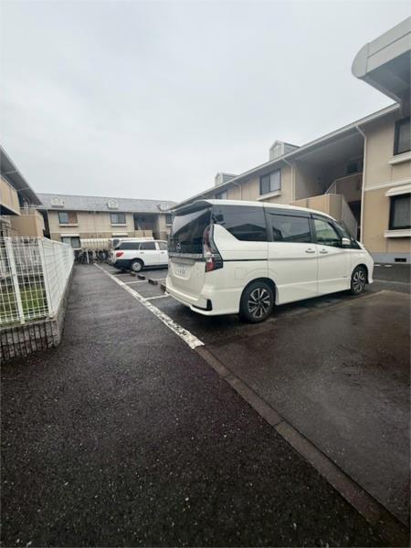 ルミエール二見 駐車場