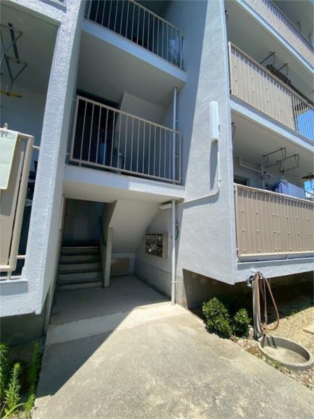 上高丸厚生年金住宅1号棟 エントランス