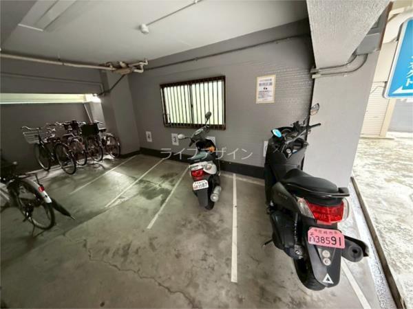 アースハイツI・II 駐車場