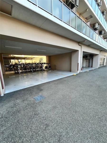 アリビオ立花I 駐車場