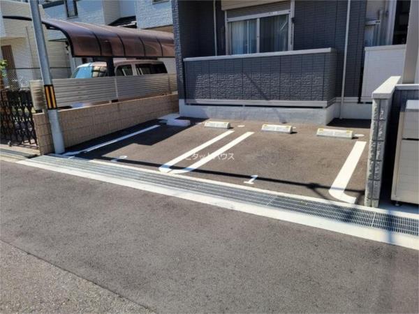 D-room塚口町 駐車場
