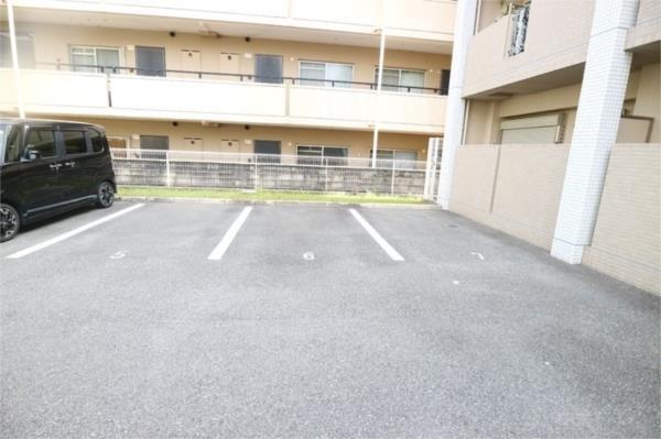 ファミール･園田 駐車場
