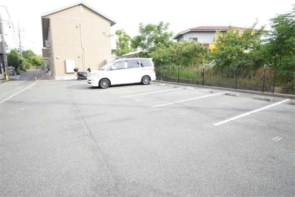 サンハイム常松 駐車場