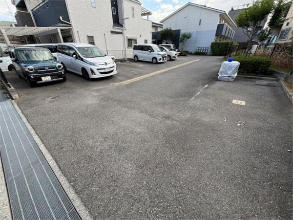 ヴェルデュールTomatsu 駐車場