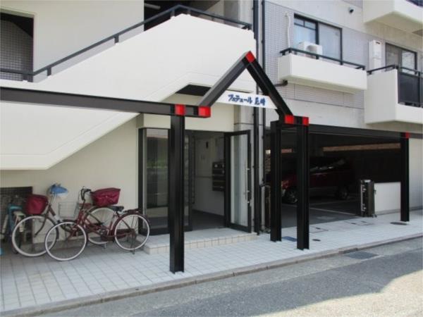 フュテュール尼崎 駐車場