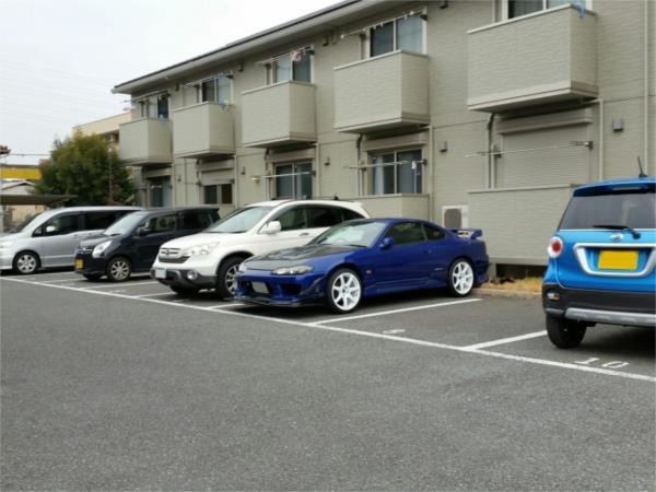 クレール　B棟 駐車場