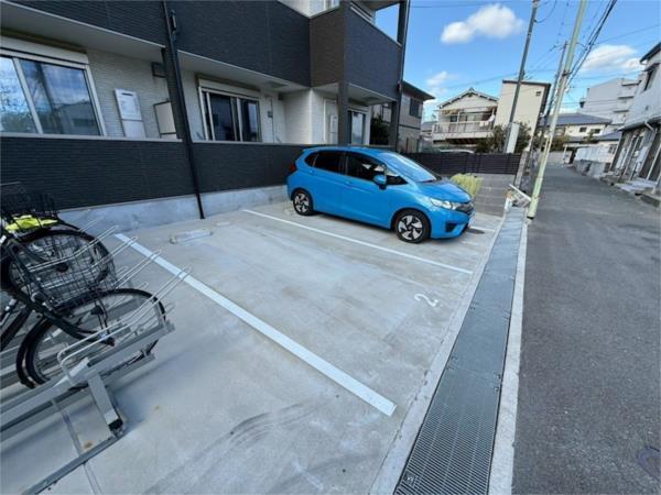 リュミエール道意 駐車場