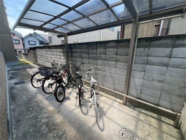 サニーコート杭瀬 駐車場