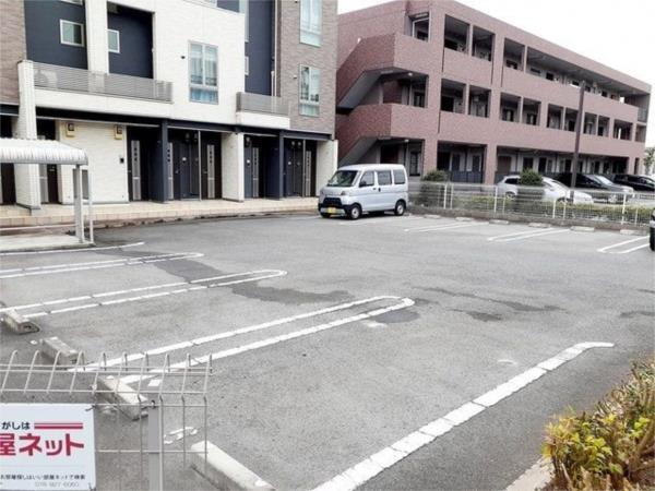 ポレール伊川III 駐車場
