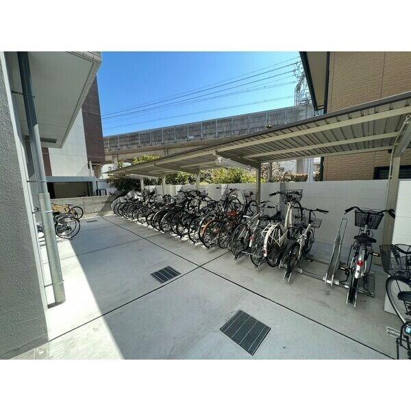 レーヴメゾン出屋敷 駐車場