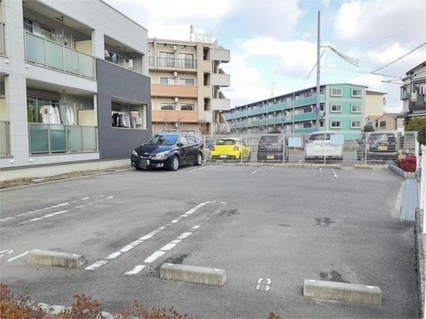ノーブル　スクエア 駐車場