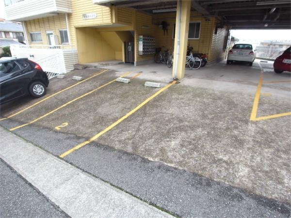 多聞台ハイツ 駐車場