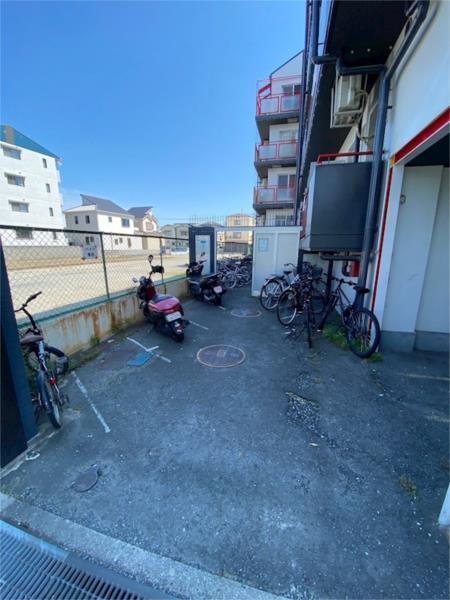 ダイバーシティ武庫川 駐車場
