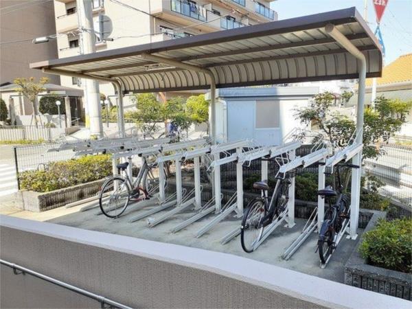 アドラブール 駐車場