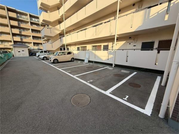 ハイム園田 駐車場