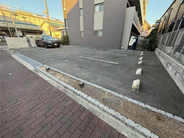 グランリール 駐車場