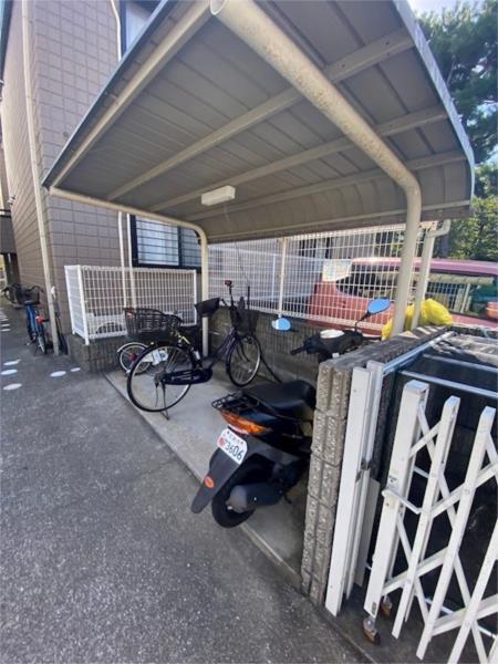 コンフォート出屋敷 駐車場