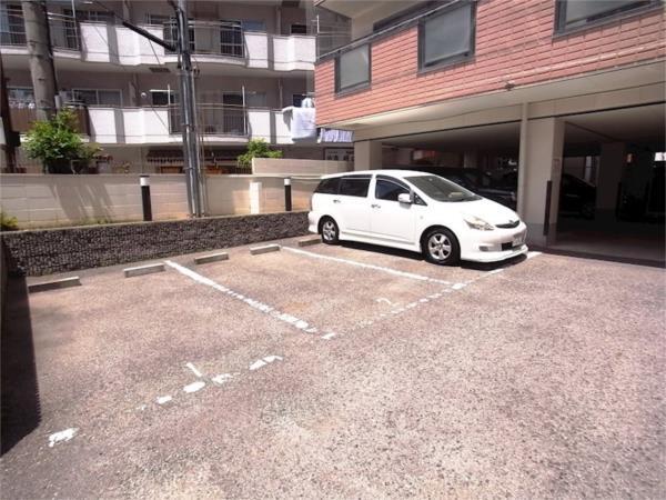 クレール松の内 駐車場